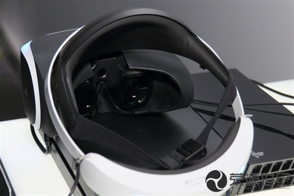 虛擬現(xiàn)實(shí)頭戴顯示器4