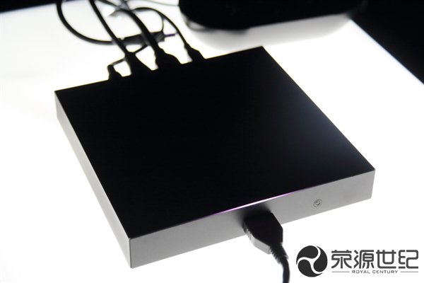 虛擬現(xiàn)實(shí)頭戴顯示器10